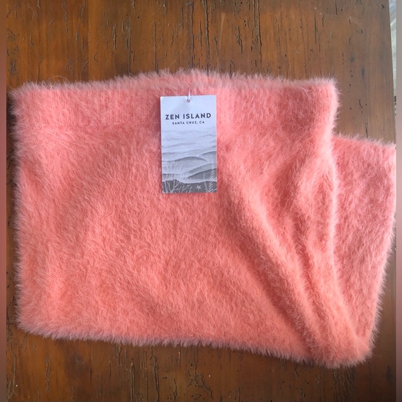 Hot & Delicious fuzzy, knit, eyelash or boucle style in skirt coral pink NEW - Picture 5 of 14